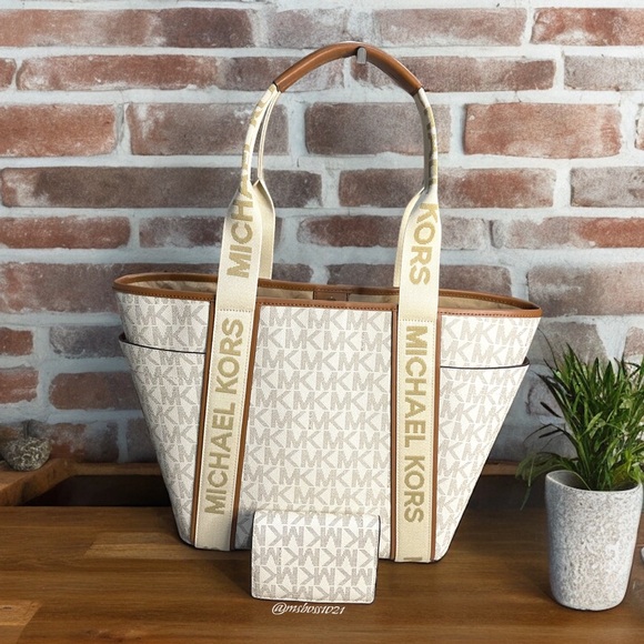 Micheal Kors Maeve Large Tote + Wallet in Vanilla NWT - Picture 4 of 7